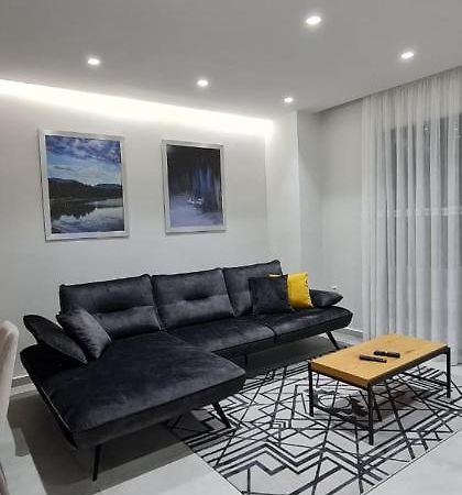 דירות סרנדה Luxurious Apartament מראה חיצוני תמונה